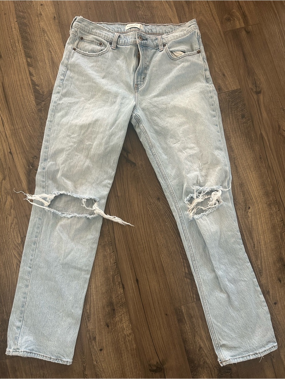 A&F 90 straight mid rise ripped jeans